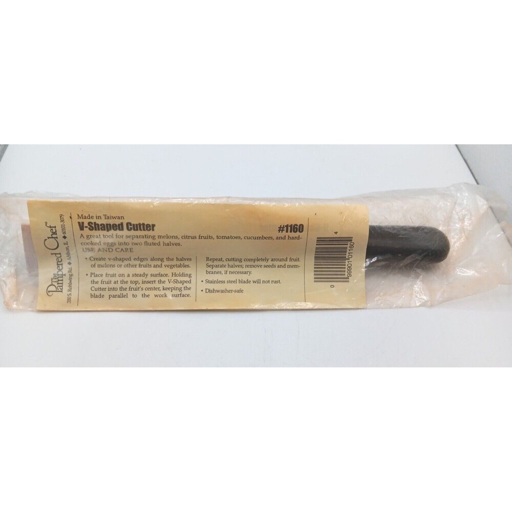 NEW Pampered Chef V-Shaped Cutter #1160 Retired 8" Sealed Fruit